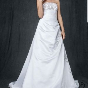 David's Bridal Aline Wedding dress